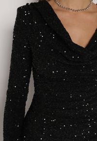 Born2be - Czarna Dopasowana Sukienka Wieczorowa z Lejącym Dekoltem i Cekinami Siwedea. Okazja: na wesele, na ślub cywilny. Kolor: czarny. Materiał: poliester. Długość rękawa: długi rękaw. Wzór: aplikacja. Styl: wizytowy #4