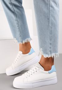 Renee - Biało-Niebieskie Sneakersy Thessomeda. Wysokość cholewki: przed kostkę. Nosek buta: okrągły. Zapięcie: sznurówki. Kolor: biały. Szerokość cholewki: normalna. Sport: outdoor #1