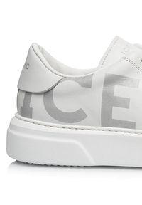 Iceberg - ICEBERG - Białe skórzane sneakersy z logo. Okazja: na co dzień. Kolor: biały. Materiał: skóra. Wzór: aplikacja. Sport: turystyka piesza #3
