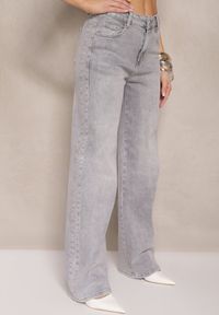 Renee - Jasnoszare Szerokie Jeansy z Bawełny High Waist Ozdobione Cyrkoniami Firlevia. Okazja: na co dzień. Stan: podwyższony. Kolor: szary. Wzór: aplikacja. Styl: casual