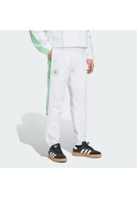 Adidas - Spodnie dresowe Algeria UBP. Kolor: biały. Materiał: dresówka. Sport: piłka nożna