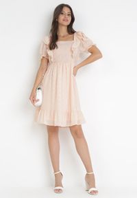 Born2be - Beżowa Sukienka Mini z Falbankami przy Rękawach i Gumką w Pasie Nevitta. Typ kołnierza: kołnierz z falbankami. Kolor: beżowy. Materiał: tkanina. Wzór: nadruk. Długość: mini #4