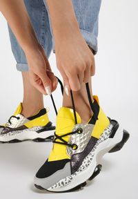 Renee - Żółte Sneakersy Leuceris. Nosek buta: okrągły. Kolor: żółty. Materiał: materiał, lakier #3