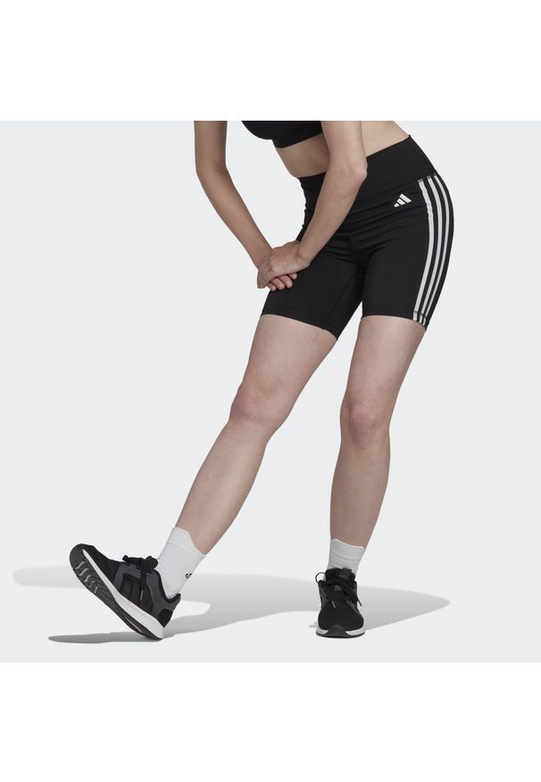 Adidas - Training Essentials 3-Stripes High-Waisted Short Leggings. Kolor: czarny. Materiał: materiał. Sport: fitness