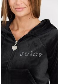 Juicy Couture - JUICY COUTURE Damska czarna bluza Regal Madison Hoodie. Okazja: na co dzień. Kolor: czarny. Materiał: elastan, materiał, poliester. Długość rękawa: długi rękaw. Długość: długie. Styl: casual, elegancki #7