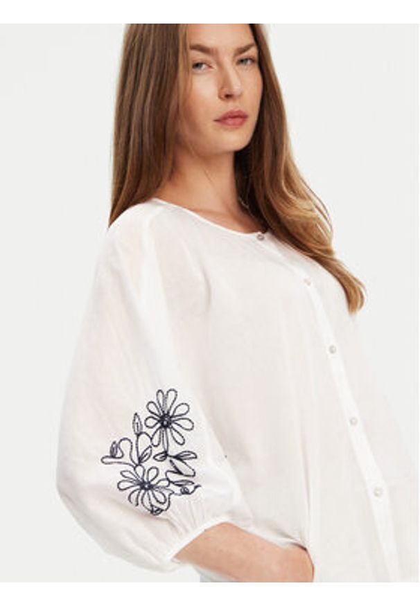 United Colors of Benetton - United Colors Of Benetton Koszula 5VZCDQ0BN Biały Relaxed Fit. Kolor: biały. Materiał: bawełna