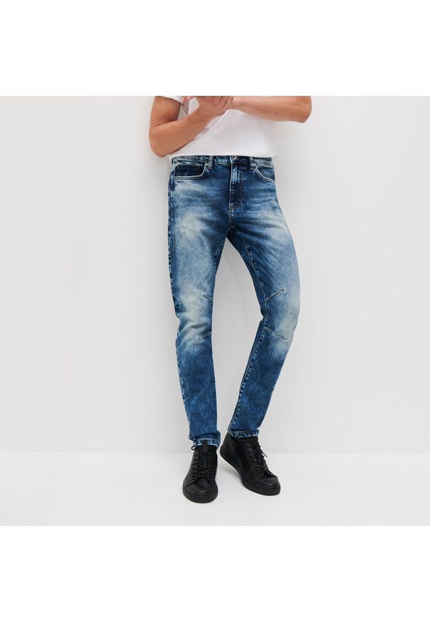 Reserved - Spodnie jeansowe slim - Niebieski. Kolor: niebieski. Materiał: jeans