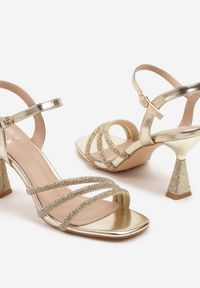 Born2be - Złote Sandały na Stożkowym Obcasie z Cyrkoniami Redionee. Okazja: na randkę, na spotkanie biznesowe. Zapięcie: sprzączka. Kolor: złoty. Wzór: aplikacja. Sezon: lato. Obcas: na obcasie. Styl: biznesowy, klasyczny, elegancki. Wysokość obcasa: średni #4