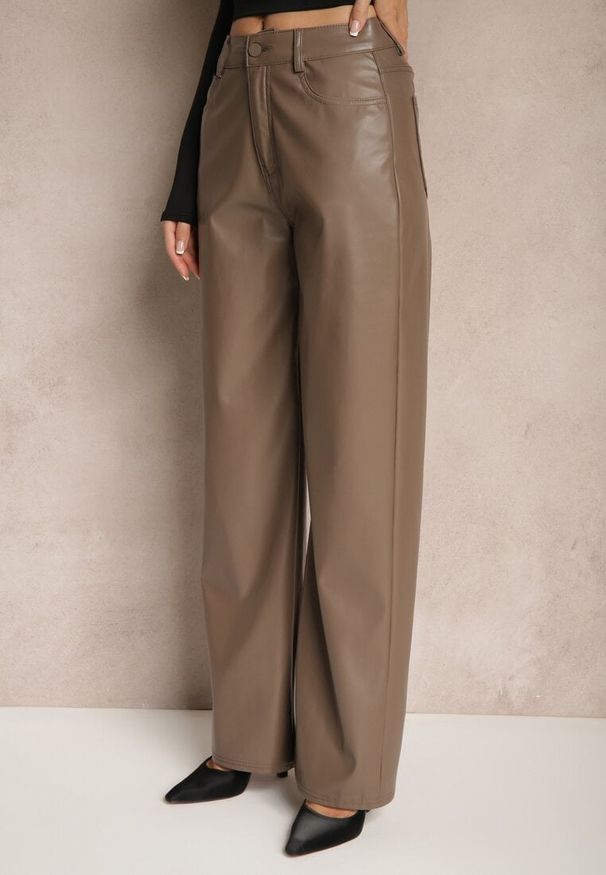 Renee - Jasnobrązowe Szerokie Spodnie High Waist z Imitacji Skóry Enawinn. Okazja: na co dzień, na imprezę. Stan: podwyższony. Kolor: brązowy. Materiał: skóra. Styl: elegancki, casual