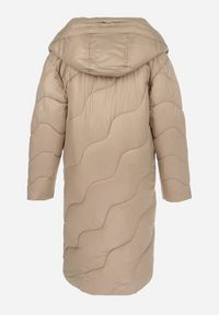 Born2be - Ciemnobeżowa Kurtka Pikowana Płaszcz Heosie. Kolor: beżowy. Sezon: zima, jesień #4