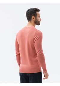Ombre Clothing - Sweter męski z haftem E191 - różowy - XXL. Kolor: różowy. Materiał: materiał, nylon, dzianina, wiskoza. Wzór: haft. Styl: klasyczny, elegancki