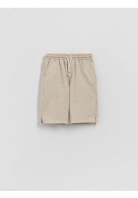 Reserved - Szorty bermudy - beżowy. Kolor: beżowy. Materiał: bawełna, dzianina #1