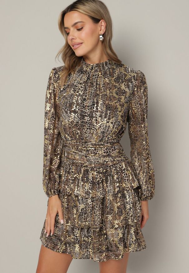 Born2be - Brązowa Rozkloszowana Sukienka w Panterkę z Falbankami i Gumkami w Pasie Tinnorisa. Okazja: na imprezę. Typ kołnierza: kołnierz z falbankami. Kolor: brązowy. Wzór: motyw zwierzęcy. Typ sukienki: rozkloszowane. Styl: elegancki