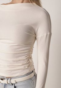 Born2be - Beżowa Bluzka z Bawełną i Wiskozą Ozdobiona Marszczeniem Alexareo. Kolor: beżowy. Materiał: wiskoza, bawełna. Wzór: aplikacja #7