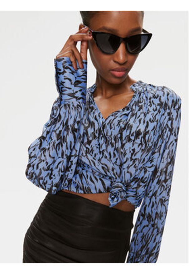 Karen by Simonsen Bluzka Nikole 10104887 Niebieski Regular Fit. Kolor: niebieski. Materiał: wiskoza