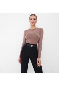 Mohito - Brązowa bluzka z koronką - Beżowy. Kolor: beżowy. Materiał: koronka. Wzór: koronka