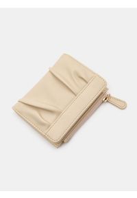 Sinsay - Mały portfel z ozdobnym marszczeniem - kremowy. Kolor: kremowy #1