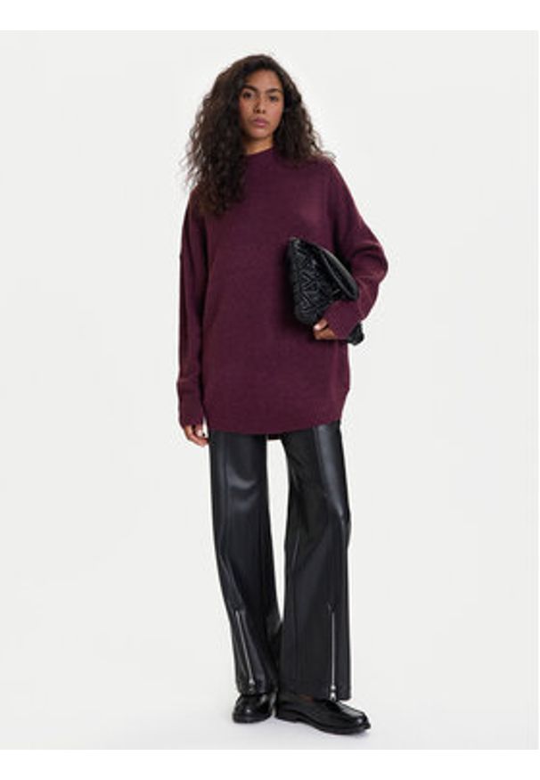 Vero Moda Sweter Plaza 10290784 Fioletowy Loose Fit. Kolor: fioletowy. Materiał: syntetyk