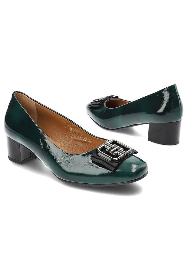 Zielone Czółenka Clasicco Damskie Eleganckie Obuwie. Zapięcie: klamry. Kolor: zielony. Materiał: skóra. Szerokość cholewki: normalna. Wzór: gładki, aplikacja. Styl: elegancki
