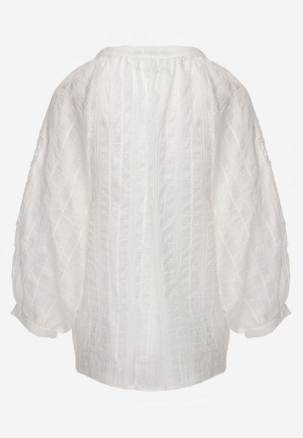 Renee - Biała Wiązana Bluzka w Stylu Boho z Tencelu z Koralikami i Koronką Helotis. Okazja: na co dzień. Kolor: biały. Materiał: koronka. Wzór: koronka. Styl: boho