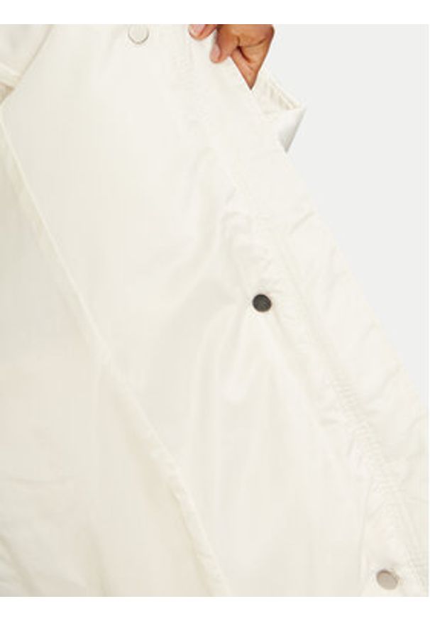 Calvin Klein Kurtka zimowa K20K207720 Écru Regular Fit. Kolor: kremowy. Materiał: syntetyk. Sezon: zima