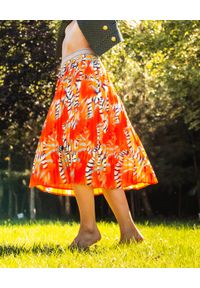 COSEL - Pomarańczowa plisowana spódnica midi. Kolor: pomarańczowy. Materiał: tkanina. Wzór: gładki, nadruk #1