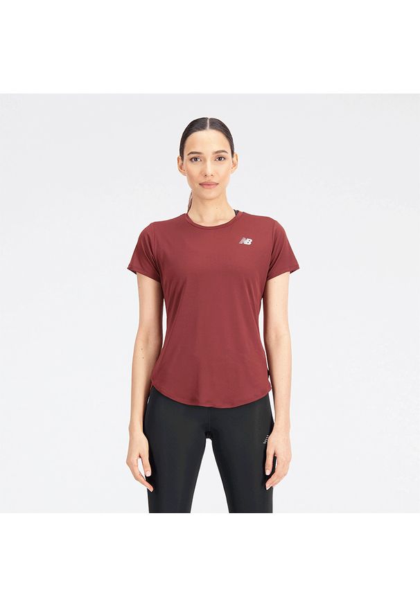 Koszulka damska New Balance WT23222NBY – bordowa. Kolor: czerwony. Materiał: poliester, materiał. Sport: fitness