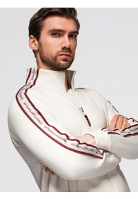 Ombre Clothing - Męska bluza rozpinana z lampasami i wysoką stójką – kremowa V2 - Rozmiar: XXL. Typ kołnierza: kołnierzyk stójkowy. Kolor: kremowy. Materiał: dzianina, bawełna, poliester, materiał. Długość rękawa: raglanowy rękaw. Wzór: gładki, jednolity. Styl: sportowy