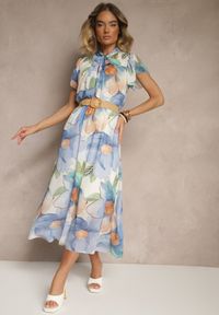 Renee - Jasnoniebieska Rozkloszowana Sukienka Zdobiona Wiązaniem i Paskiem z Klamrą Sorisse. Okazja: na co dzień, na spacer. Kolor: niebieski. Wzór: aplikacja. Styl: elegancki, casual #4