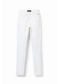 Desigual jeansy damskie high waist. Stan: podwyższony. Kolor: biały #1