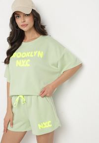 Born2be - Jasnozielony Komplet Oversize z Wiskozą T-shirt i Szorty z Nadrukiem Liravella. Kolor: zielony. Materiał: wiskoza. Wzór: nadruk