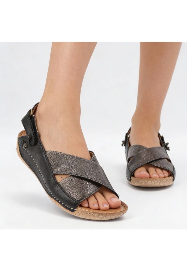 Sandały damskie Maciejka, ze skóry licowej na rzepy na platformie z miękkimi wkładkami, czarne, 00994-63-00-5. Okazja: na co dzień. Zapięcie: rzepy. Kolor: czarny. Materiał: skóra. Sezon: lato. Obcas: na platformie. Styl: casual, elegancki, klasyczny