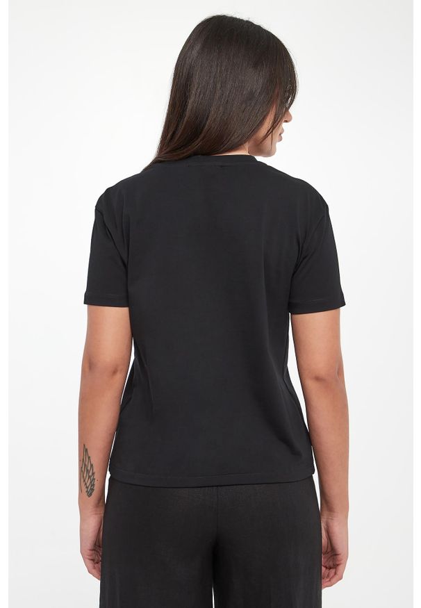 Twinset Milano - T-shirt damski z broszką TWINSET