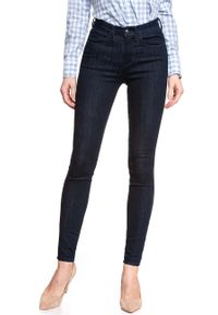 Wrangler - WRANGLER HIGH SKINNY BRUISED BLUE W27HHV32M 112128085. Okazja: do pracy, na uczelnię, na imprezę, na co dzień. Stan: podwyższony. Długość: długie. Wzór: kratka, aplikacja. Sezon: lato. Styl: klasyczny, casual, wizytowy