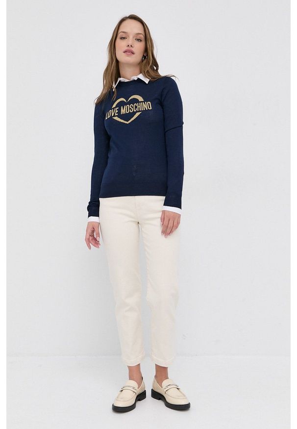 Love Moschino Sweter wełniany damski kolor granatowy. Okazja: na co dzień. Kolor: niebieski. Materiał: wełna. Styl: casual