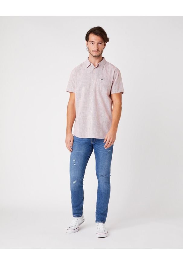Wrangler - KOSZULA MĘSKA WRANGLER SS 1PKT SHIRT BARN RED W5J6OFXER 112130187