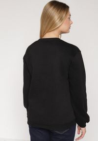 Born2be - Czarna Bluza z Bawełną Ozdobiona Przeszyciami Fezoria. Okazja: na co dzień. Kolor: czarny. Materiał: bawełna. Wzór: aplikacja. Styl: casual, klasyczny #6