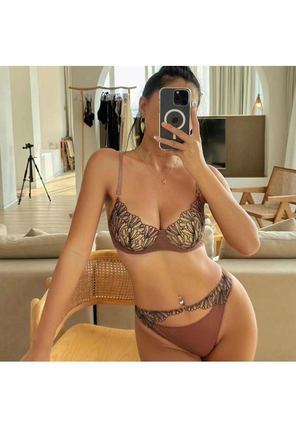 Intica - Komplet bielizny ultracienkiej z miękkiego materiału Juulia. Materiał: materiał