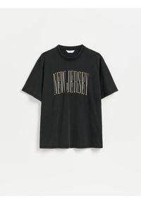 Reserved - T-shirt comfort z nadrukiem - czarny. Kolor: czarny. Materiał: bawełna, dzianina. Wzór: nadruk #1
