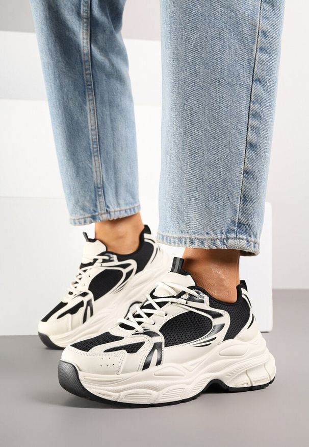 Born2be - Beżowo-Czarne Sneakersy Vices na Grubej Podeszwie z Tłoczeniami Nativine. Okazja: na co dzień. Kolor: beżowy. Materiał: jeans