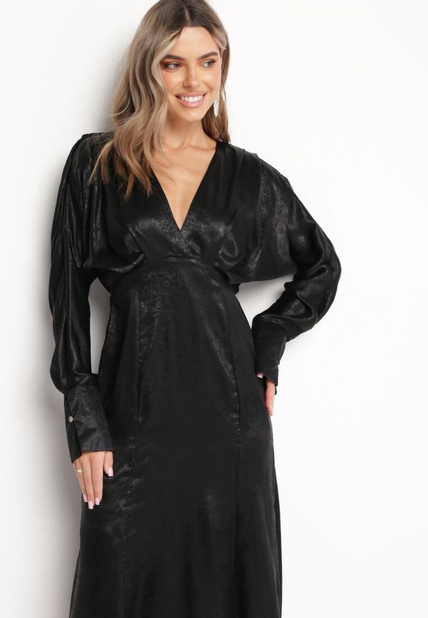 Born2be - Czarna Sukienka Midi z Luźną Górą i Gumką w Pasie Gorina. Kolor: czarny. Długość: midi