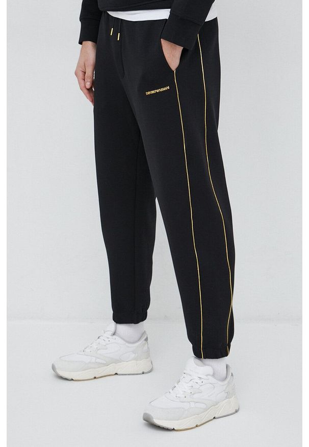 Emporio Armani spodnie dresowe kolor czarny z nadrukiem. Kolor: czarny. Materiał: dresówka. Wzór: nadruk