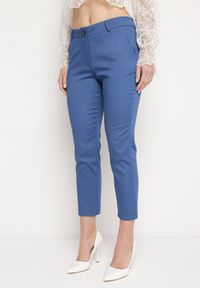 Born2be - Granatowe Spodnie z Nogawkami 7/8 z Regularną Talią Kintsu. Kolor: niebieski. Materiał: tkanina