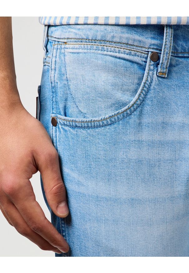 Wrangler - MESKIE SPODENKI WRANGLER COLTON SHORTS SLATE SHADE 112362489