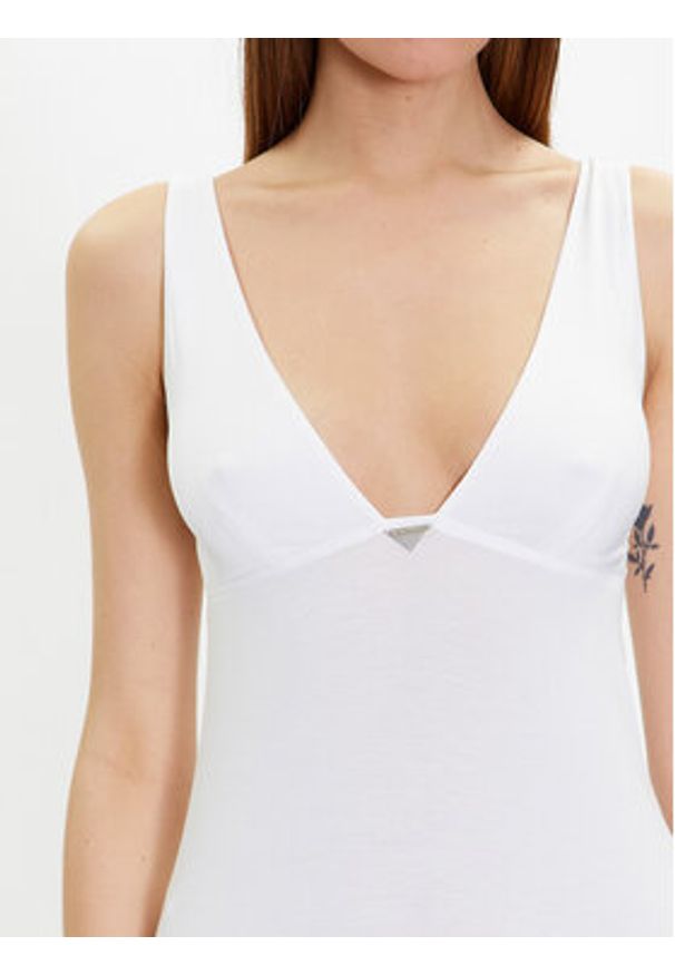 Emporio Armani Sukienka codzienna 262729 3R314 00010 Biały Regular Fit. Okazja: na co dzień. Kolor: biały. Materiał: wiskoza. Typ sukienki: proste. Styl: casual