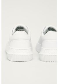 Calvin Klein Jeans - Buty. Nosek buta: okrągły. Zapięcie: sznurówki. Kolor: biały. Materiał: syntetyk, materiał, skóra ekologiczna, guma. Szerokość cholewki: normalna. Obcas: na obcasie. Wysokość obcasa: średni #2