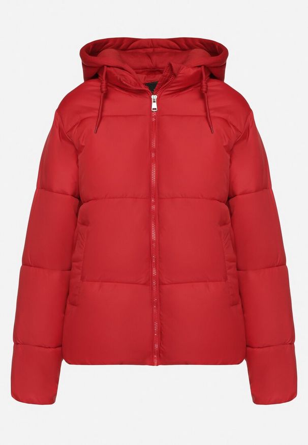 Born2be - Czerwona Pikowana Kurtka z Kapturem Mivuna. Okazja: na co dzień. Typ kołnierza: kaptur. Kolor: czerwony. Materiał: jeans. Długość: krótkie. Styl: casual