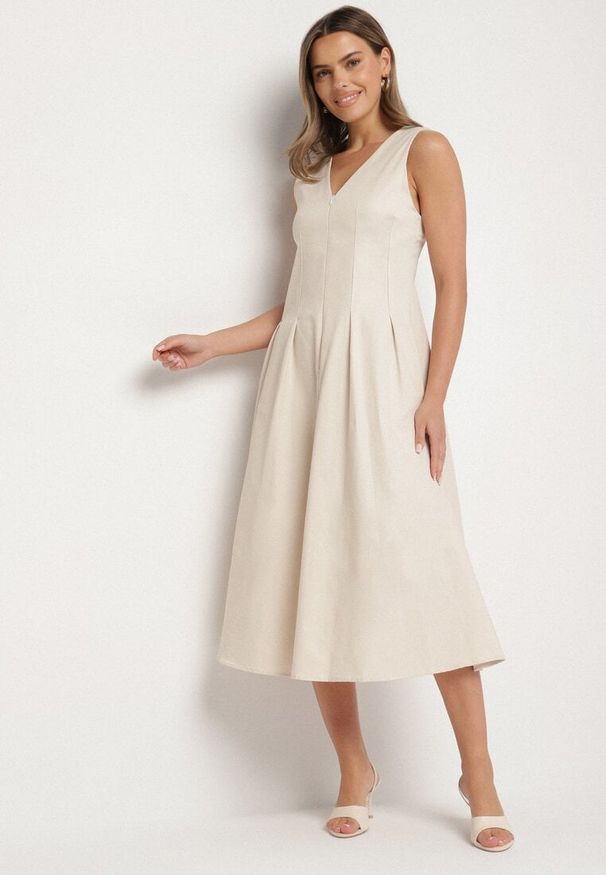 Born2be - Beżowa Sukienka o Rozkloszowanym Kroju z Dekoltem w Serek Alifia. Okazja: na spacer, na imprezę, na co dzień. Typ kołnierza: dekolt w serek. Kolor: beżowy. Długość rękawa: bez rękawów. Typ sukienki: rozkloszowane, proste. Styl: casual, klasyczny