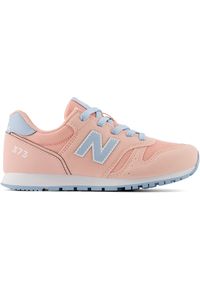 Buty dziecięce New Balance YC373AM2 – różowe. Okazja: na uczelnię. Kolor: różowy. Materiał: guma, materiał, syntetyk. Szerokość cholewki: normalna. Wzór: kolorowy. Model: New Balance 373