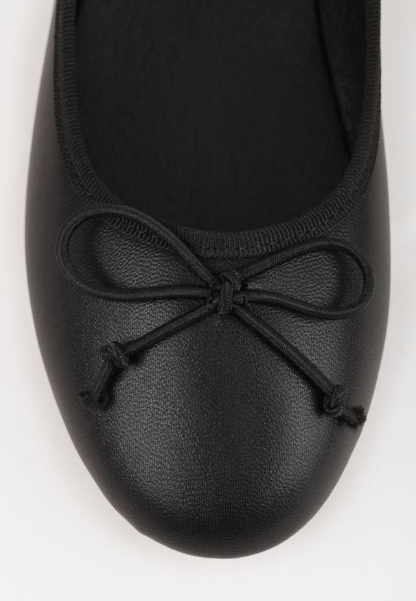 Renee - Czarne Balerinki Nospe. Nosek buta: okrągły. Zapięcie: bez zapięcia. Kolor: czarny. Szerokość cholewki: normalna. Wzór: aplikacja